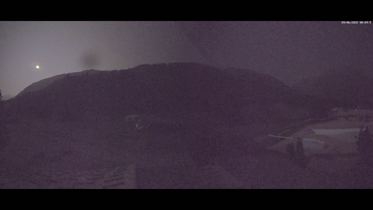 Pelvoux Vallouise Base Area Live Cam - Briancon, Hautes-Alpes, Provence-Alpes-Cote d’Azur, France