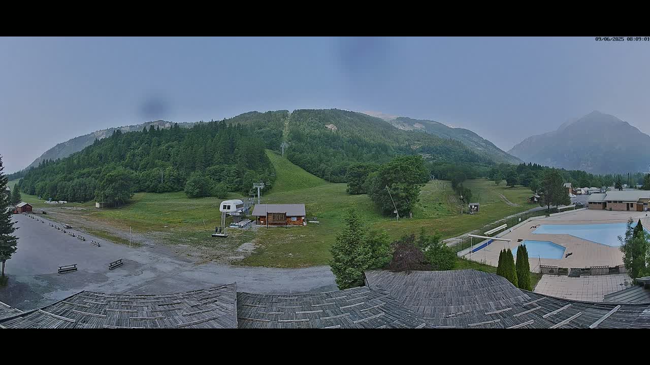 Pelvoux Vallouise Base Area Live Cam - Briancon, Hautes-Alpes, Provence-Alpes-Cote d’Azur, France
