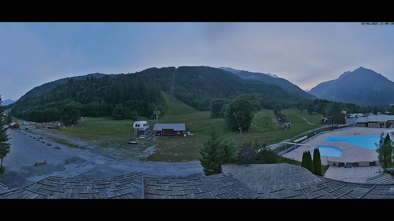Pelvoux Vallouise Base Area Live Cam - Briancon, Hautes-Alpes, Provence-Alpes-Cote d’Azur, France