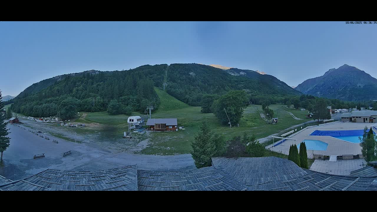 Pelvoux Vallouise Base Area Live Cam - Briancon, Hautes-Alpes, Provence-Alpes-Cote d’Azur, France