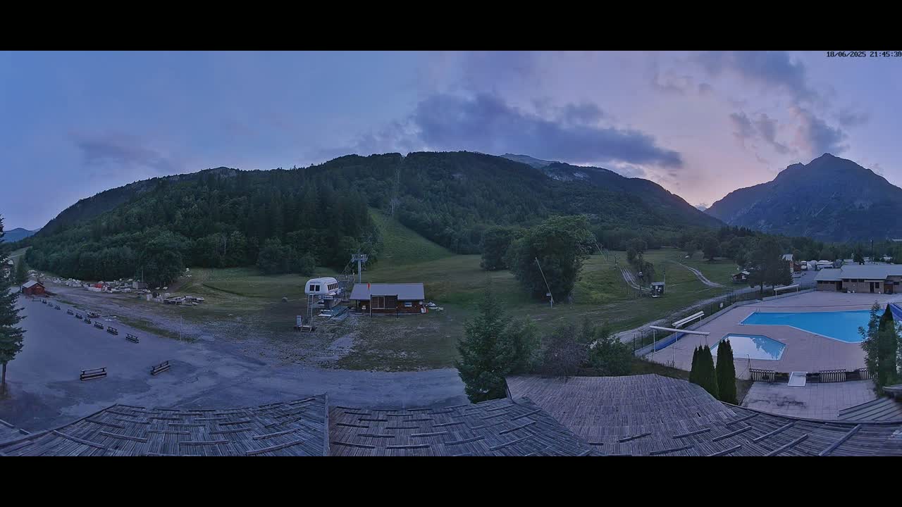 Pelvoux Vallouise Base Area Live Cam - Briancon, Hautes-Alpes, Provence-Alpes-Cote d’Azur, France