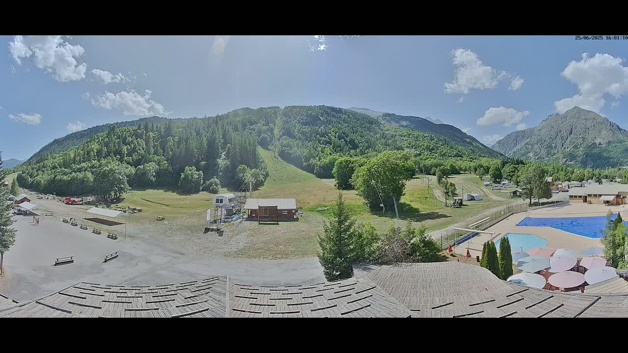Pelvoux Vallouise Base Area Live Cam - Briancon, Hautes-Alpes, Provence-Alpes-Cote d’Azur, France