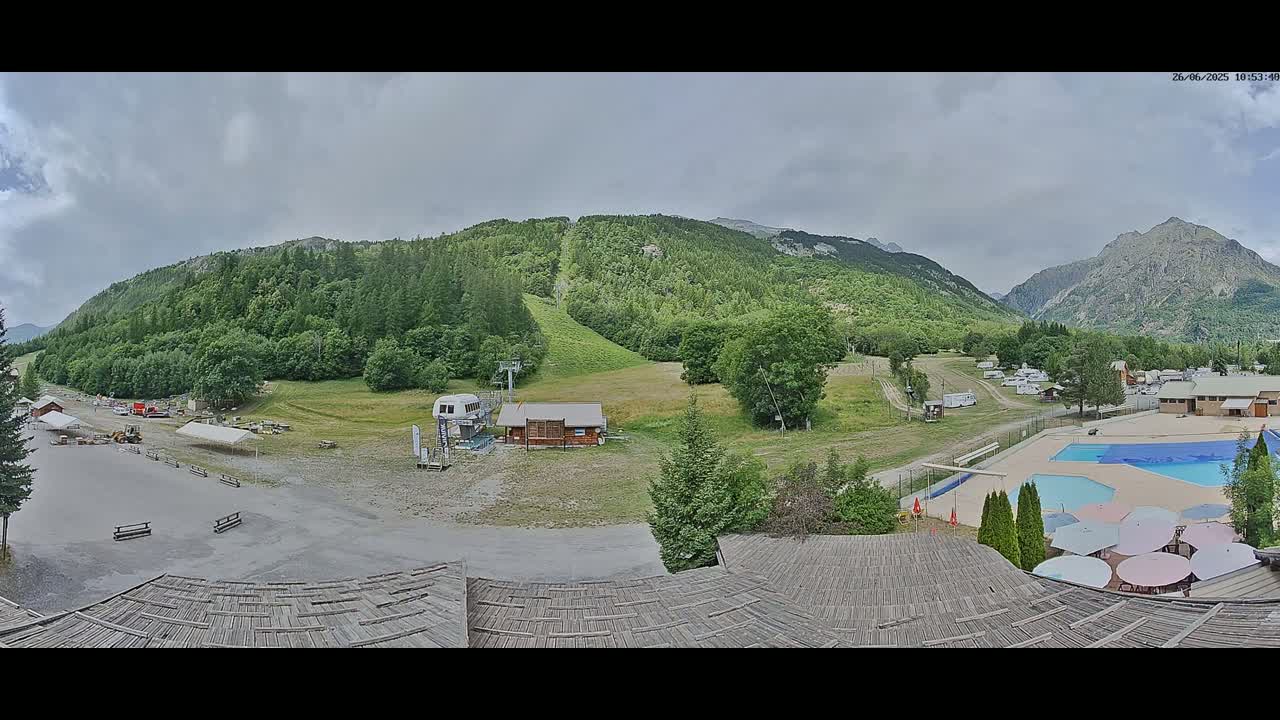 Pelvoux Vallouise Base Area Live Cam - Briancon, Hautes-Alpes, Provence-Alpes-Cote d’Azur, France