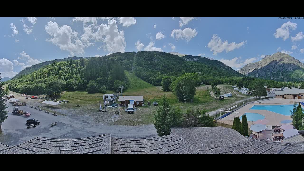 Pelvoux Vallouise Base Area Live Cam - Briancon, Hautes-Alpes, Provence-Alpes-Cote d’Azur, France