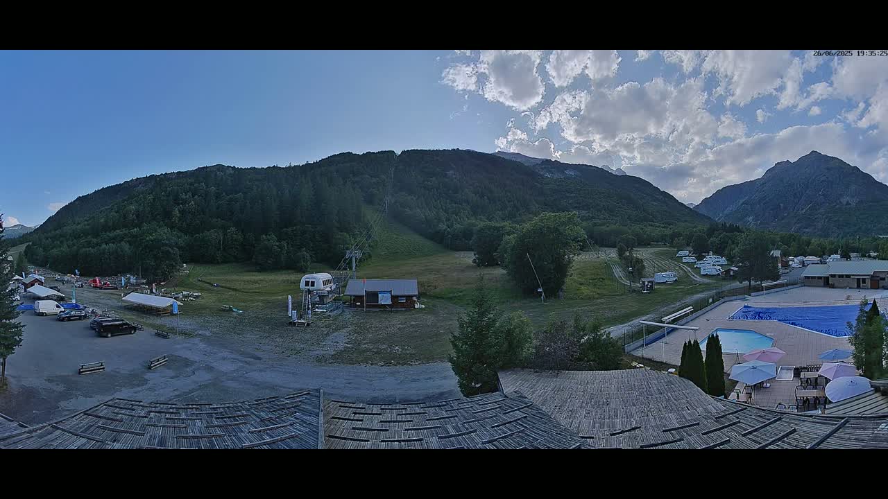 Pelvoux Vallouise Base Area Live Cam - Briancon, Hautes-Alpes, Provence-Alpes-Cote d’Azur, France