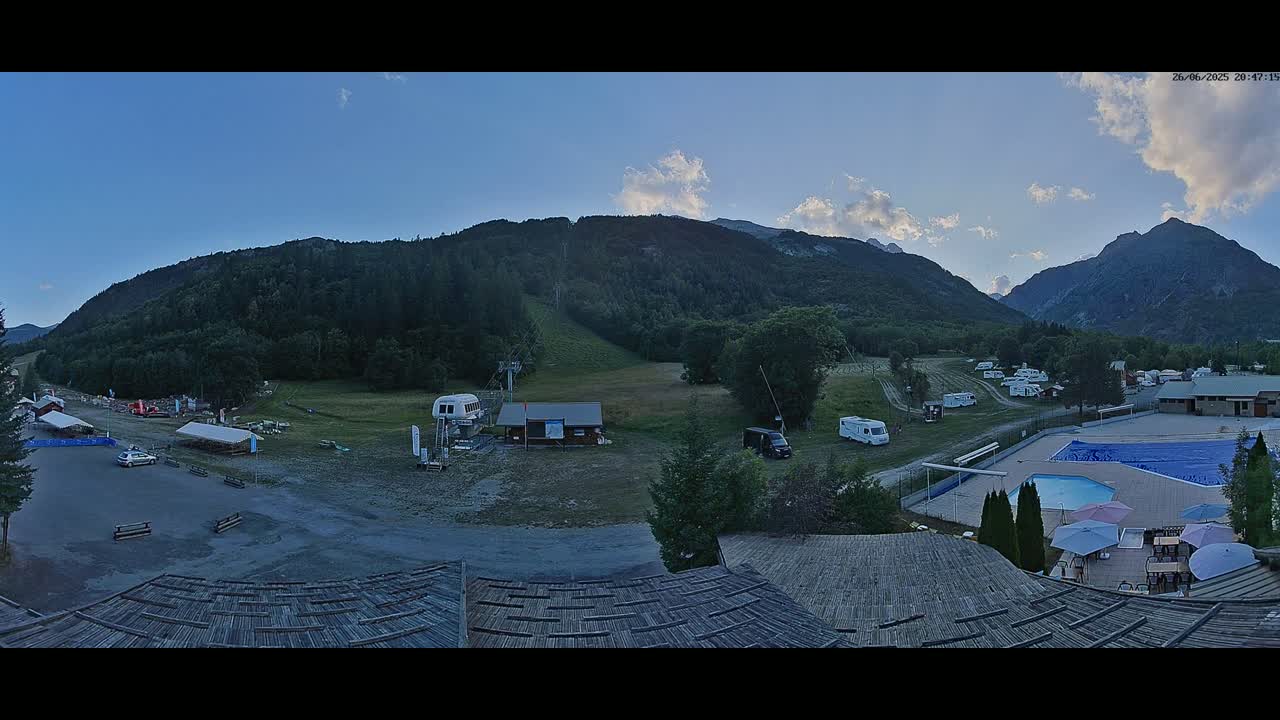 Pelvoux Vallouise Base Area Live Cam - Briancon, Hautes-Alpes, Provence-Alpes-Cote d’Azur, France