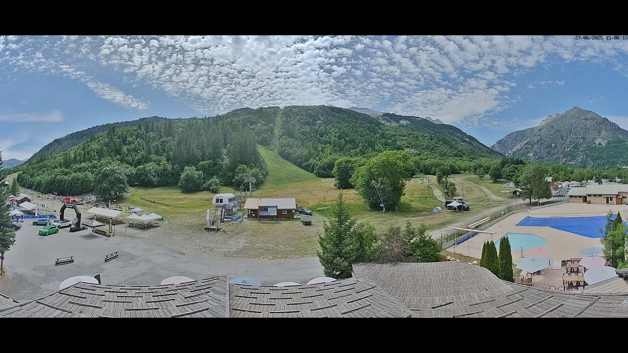 Pelvoux Vallouise Base Area Live Cam - Briancon, Hautes-Alpes, Provence-Alpes-Cote d’Azur, France