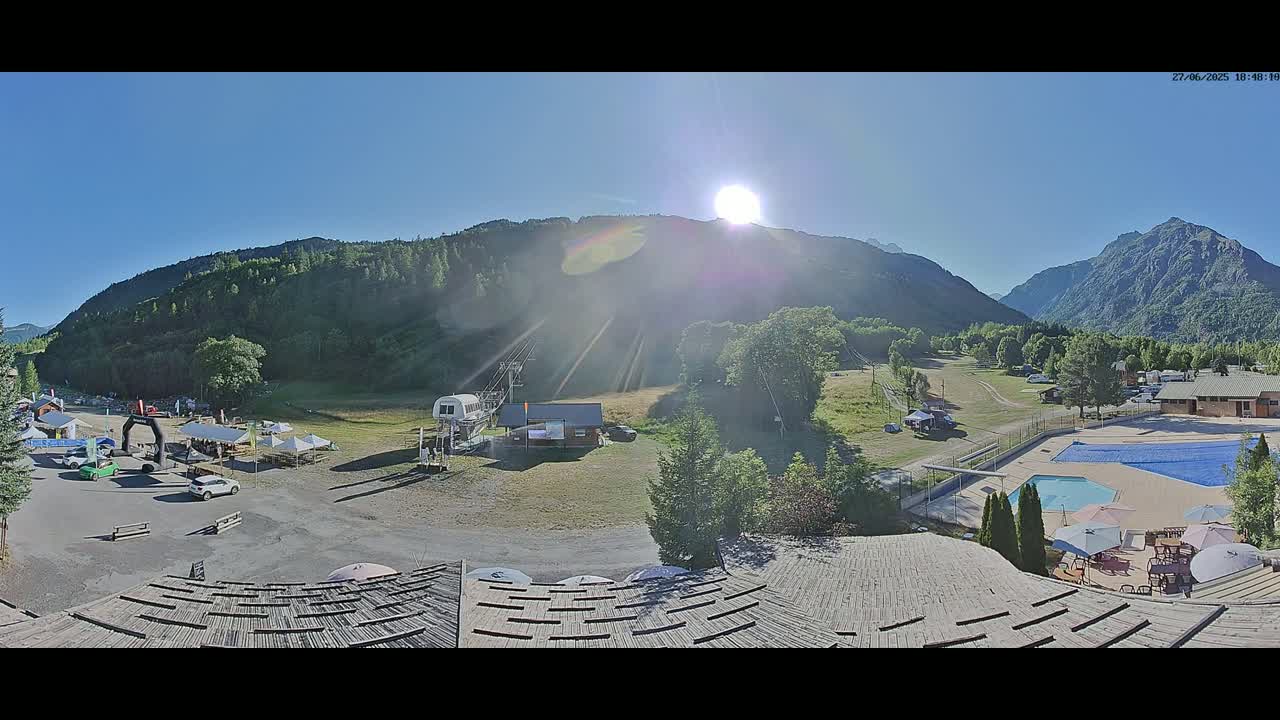 Pelvoux Vallouise Base Area Live Cam - Briancon, Hautes-Alpes, Provence-Alpes-Cote d’Azur, France