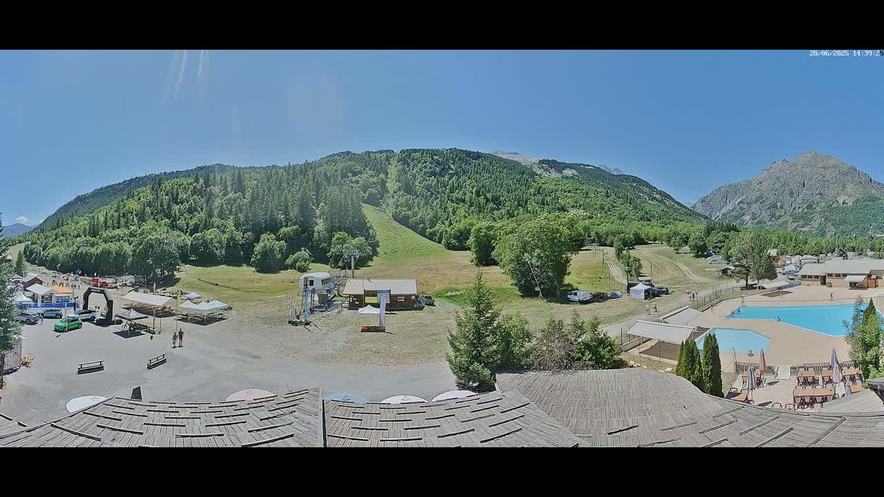 Pelvoux Vallouise Base Area Live Cam - Briancon, Hautes-Alpes, Provence-Alpes-Cote d’Azur, France