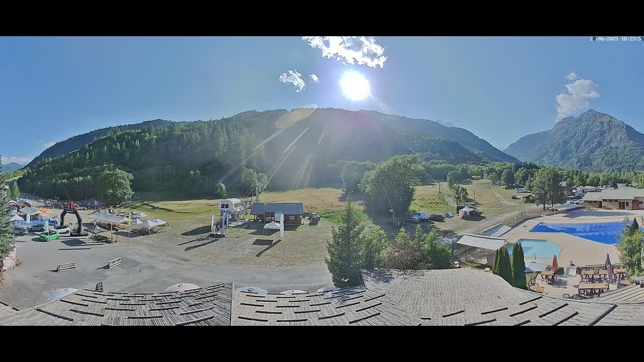 Pelvoux Vallouise Base Area Live Cam - Briancon, Hautes-Alpes, Provence-Alpes-Cote d’Azur, France