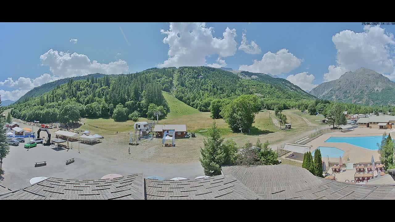 Pelvoux Vallouise Base Area Live Cam - Briancon, Hautes-Alpes, Provence-Alpes-Cote d’Azur, France