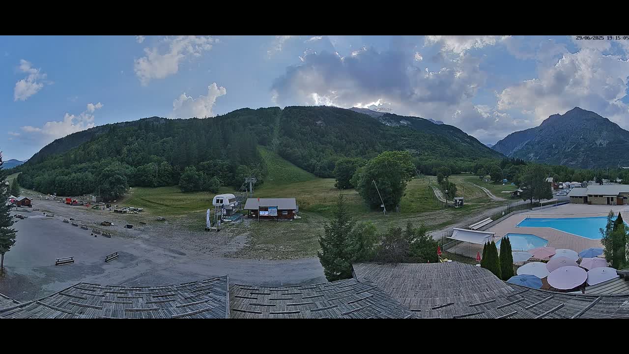 Pelvoux Vallouise Base Area Live Cam - Briancon, Hautes-Alpes, Provence-Alpes-Cote d’Azur, France