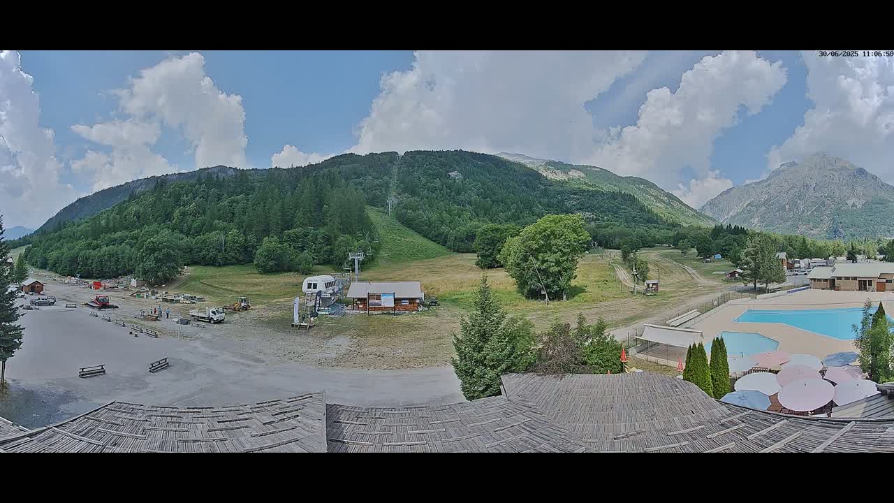 Pelvoux Vallouise Base Area Live Cam - Briancon, Hautes-Alpes, Provence-Alpes-Cote d’Azur, France