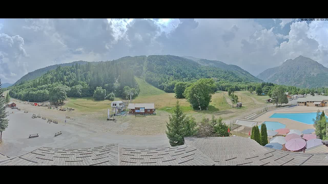 Pelvoux Vallouise Base Area Live Cam - Briancon, Hautes-Alpes, Provence-Alpes-Cote d’Azur, France