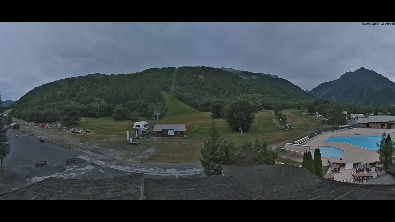 Pelvoux Vallouise Base Area Live Cam - Briancon, Hautes-Alpes, Provence-Alpes-Cote d’Azur, France