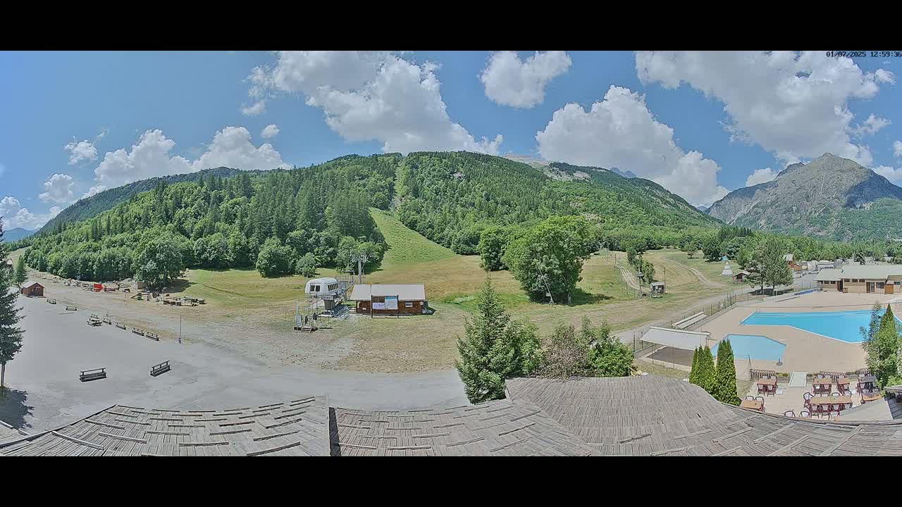 Pelvoux Vallouise Base Area Live Cam - Briancon, Hautes-Alpes, Provence-Alpes-Cote d’Azur, France