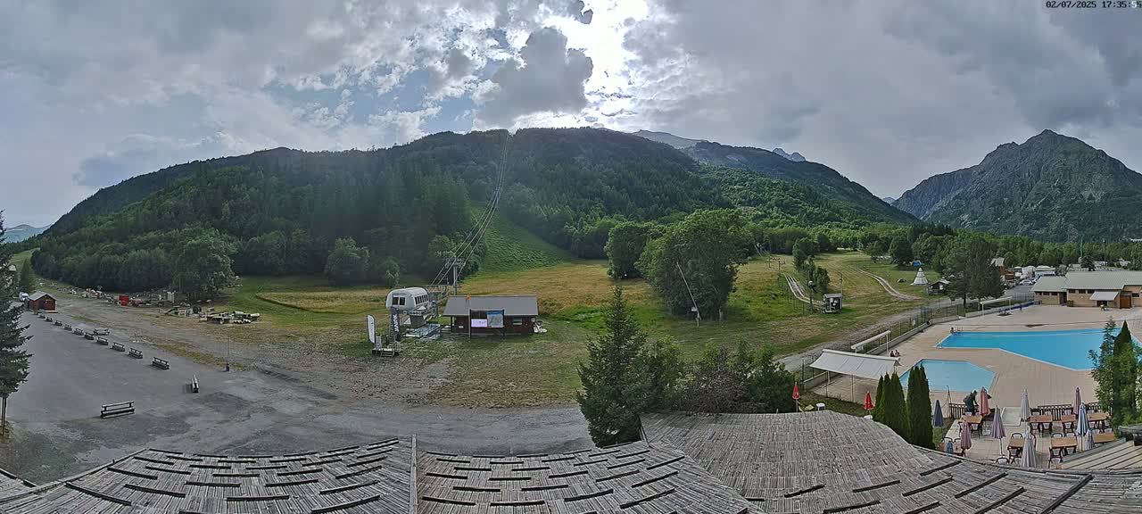 Pelvoux Vallouise Base Area Live Cam - Briancon, Hautes-Alpes, Provence-Alpes-Cote d’Azur, France