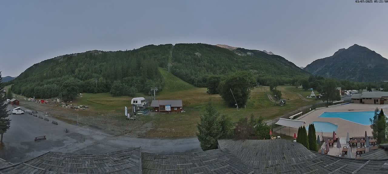 Pelvoux Vallouise Base Area Live Cam - Briancon, Hautes-Alpes, Provence-Alpes-Cote d’Azur, France