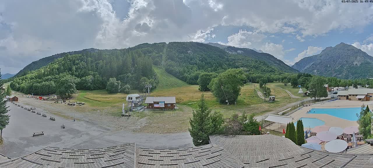 Pelvoux Vallouise Base Area Live Cam - Briancon, Hautes-Alpes, Provence-Alpes-Cote d’Azur, France