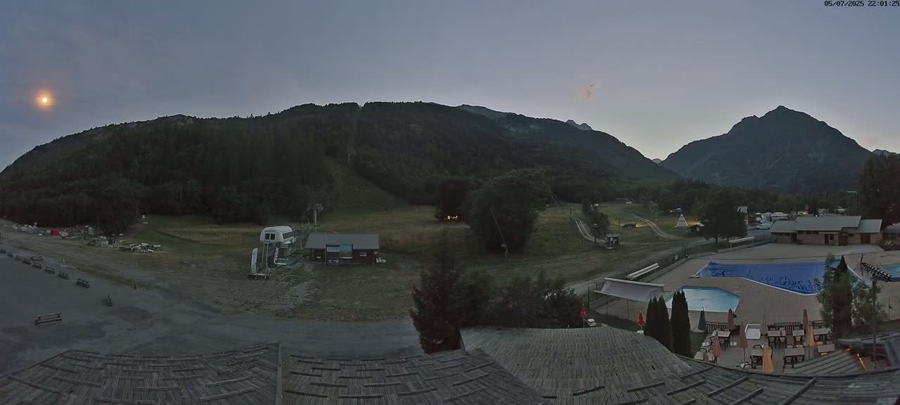 Pelvoux Vallouise Base Area Live Cam - Briancon, Hautes-Alpes, Provence-Alpes-Cote d’Azur, France
