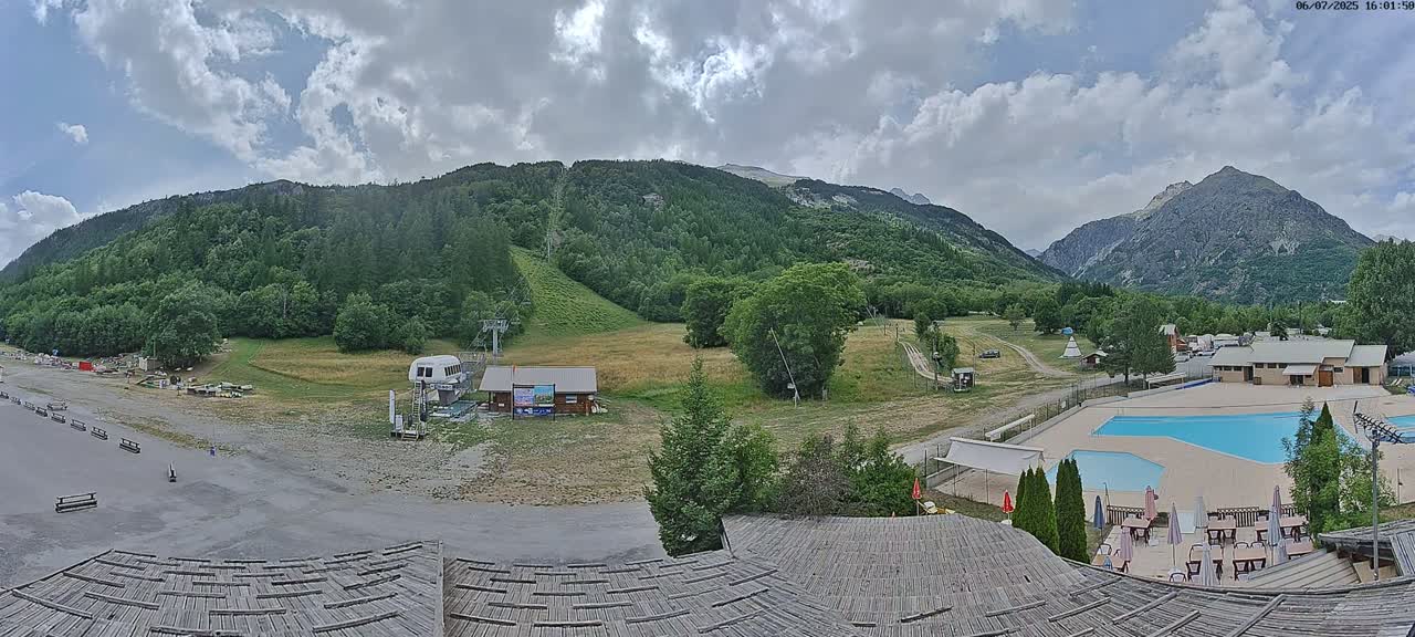 Pelvoux Vallouise Base Area Live Cam - Briancon, Hautes-Alpes, Provence-Alpes-Cote d’Azur, France