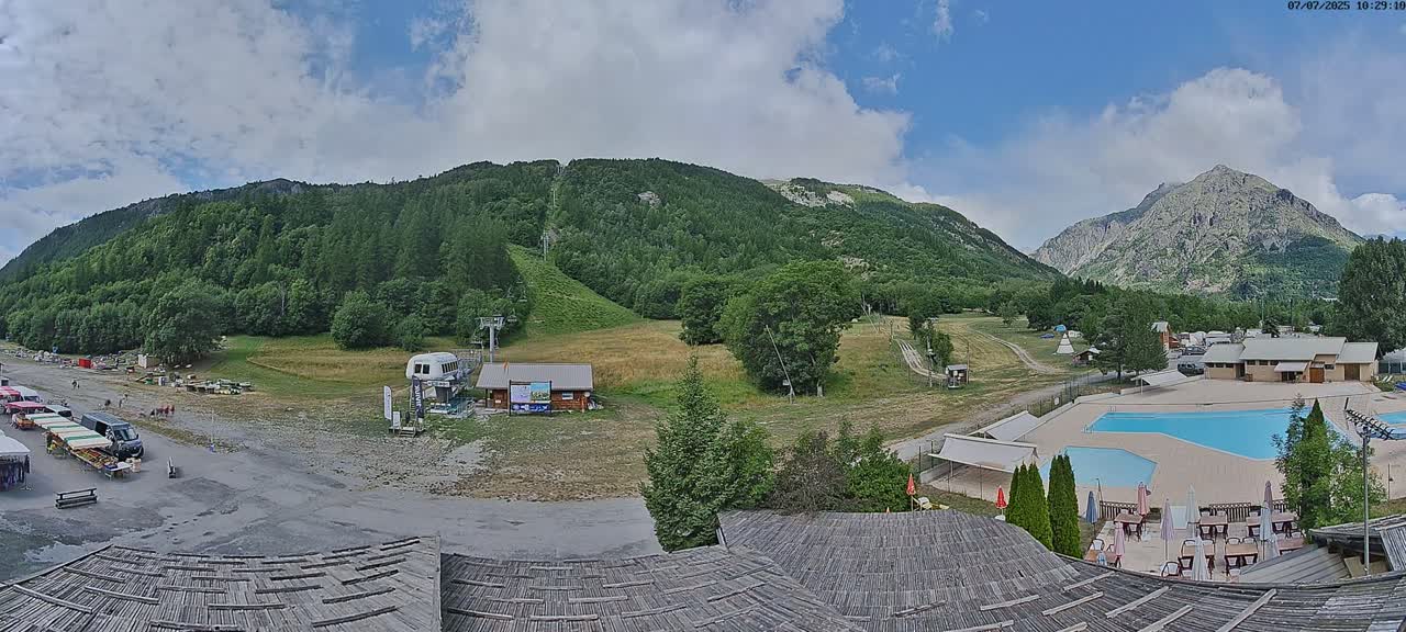 Pelvoux Vallouise Base Area Live Cam - Briancon, Hautes-Alpes, Provence-Alpes-Cote d’Azur, France