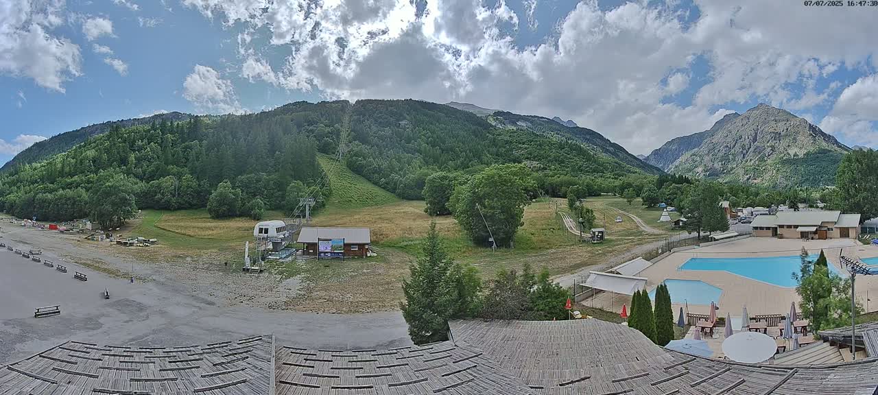 Pelvoux Vallouise Base Area Live Cam - Briancon, Hautes-Alpes, Provence-Alpes-Cote d’Azur, France