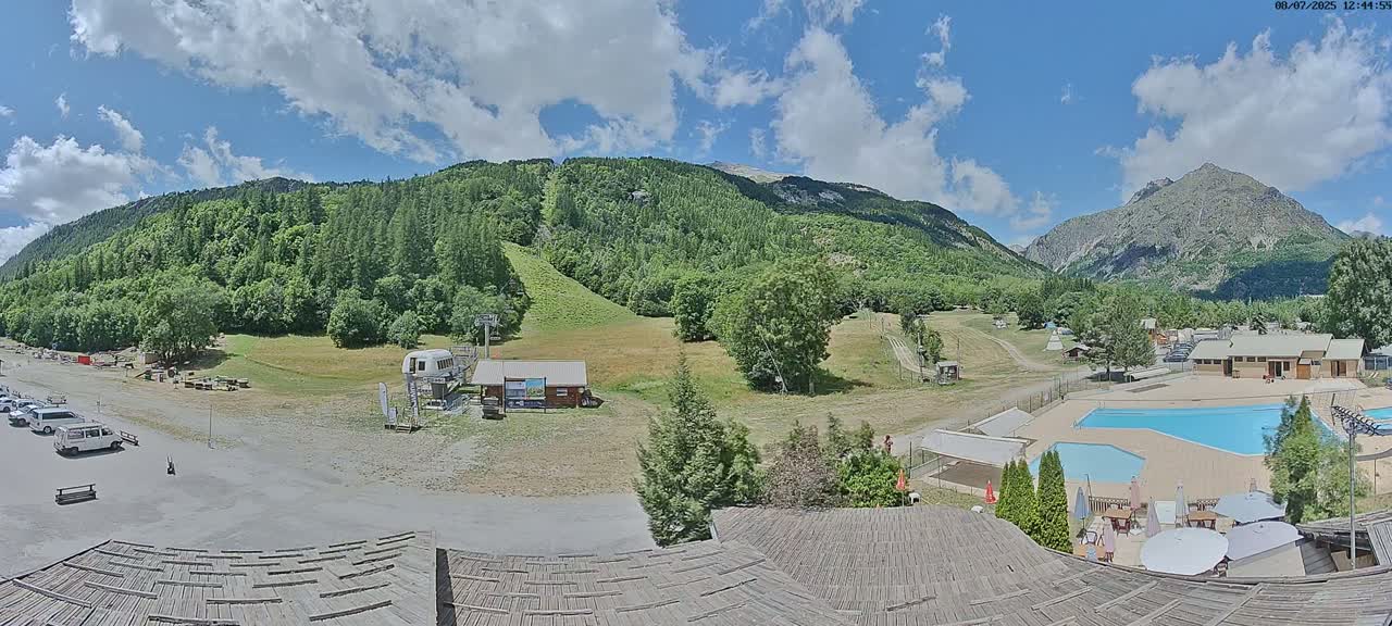Pelvoux Vallouise Base Area Live Cam - Briancon, Hautes-Alpes, Provence-Alpes-Cote d’Azur, France