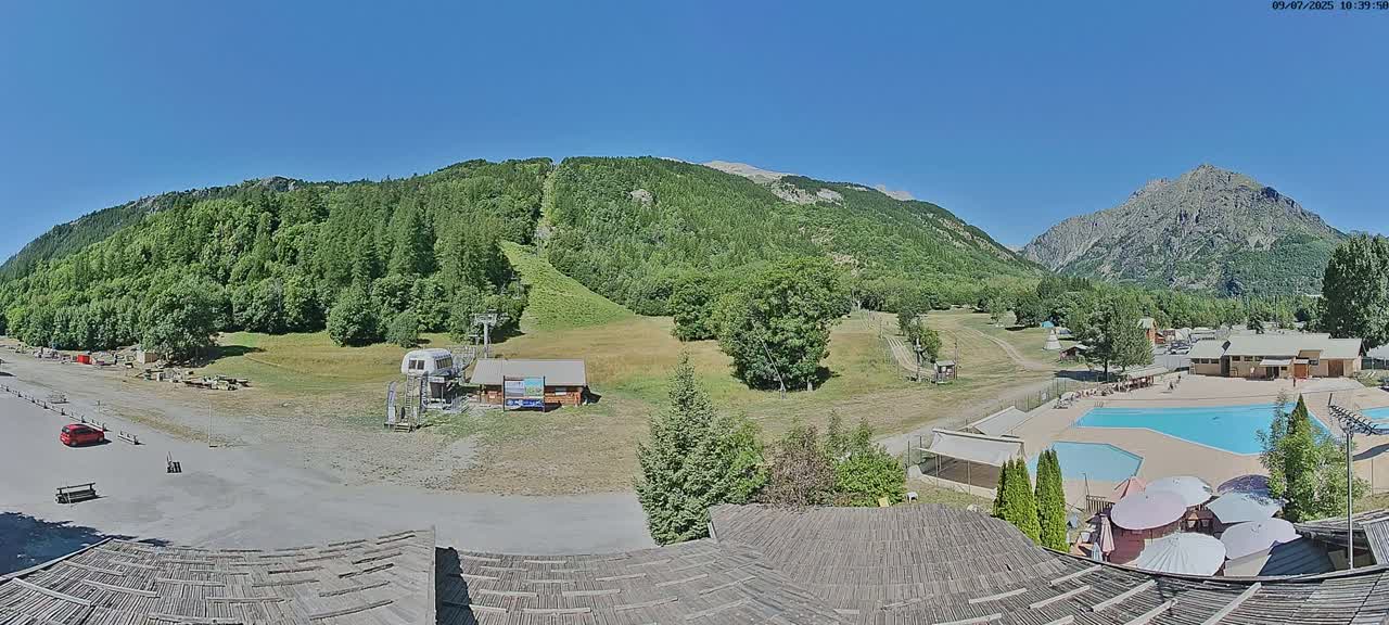 Pelvoux Vallouise Base Area Live Cam - Briancon, Hautes-Alpes, Provence-Alpes-Cote d’Azur, France