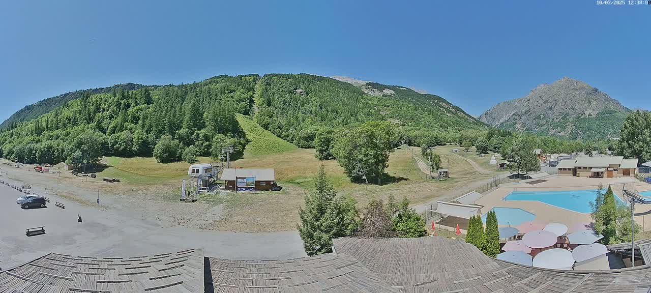 Pelvoux Vallouise Base Area Live Cam - Briancon, Hautes-Alpes, Provence-Alpes-Cote d’Azur, France