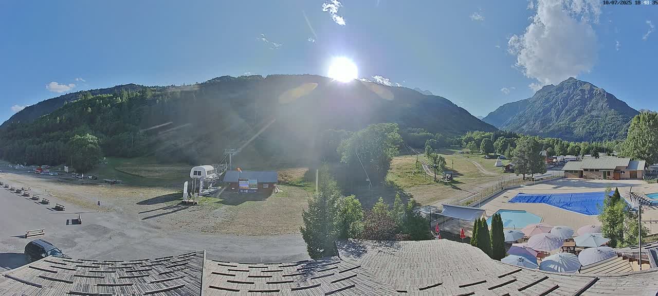 Pelvoux Vallouise Base Area Live Cam - Briancon, Hautes-Alpes, Provence-Alpes-Cote d’Azur, France