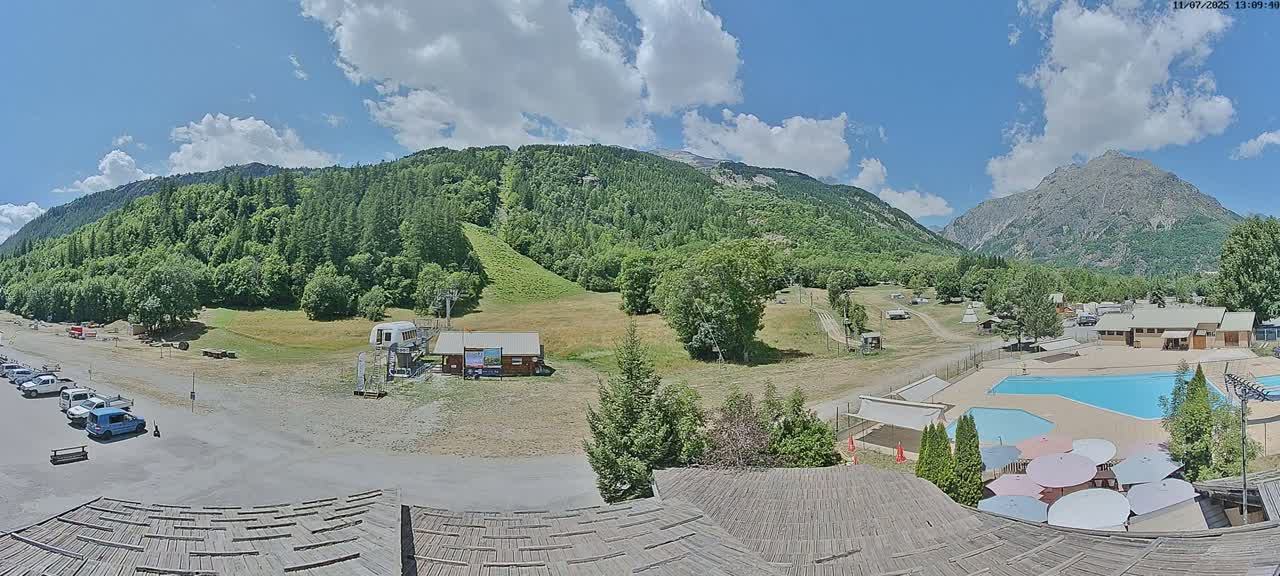 Pelvoux Vallouise Base Area Live Cam - Briancon, Hautes-Alpes, Provence-Alpes-Cote d’Azur, France