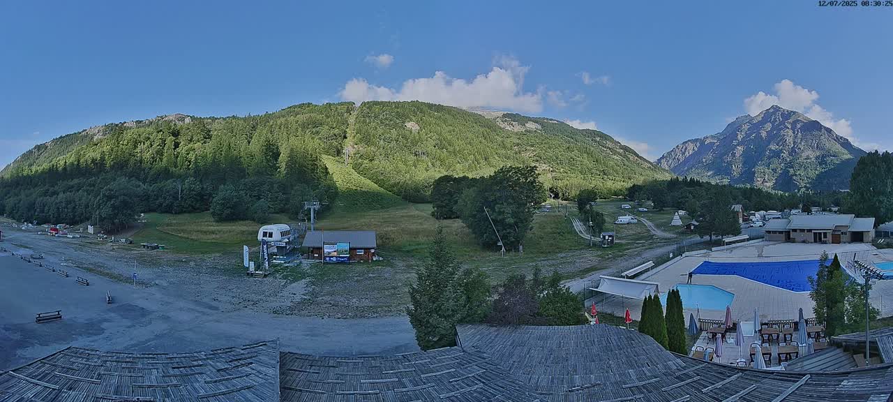 Pelvoux Vallouise Base Area Live Cam - Briancon, Hautes-Alpes, Provence-Alpes-Cote d’Azur, France
