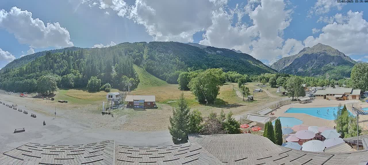 Pelvoux Vallouise Base Area Live Cam - Briancon, Hautes-Alpes, Provence-Alpes-Cote d’Azur, France