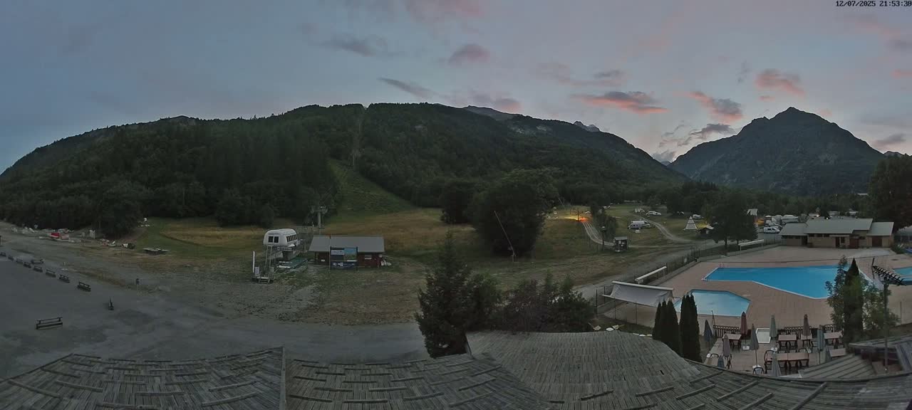 Pelvoux Vallouise Base Area Live Cam - Briancon, Hautes-Alpes, Provence-Alpes-Cote d’Azur, France