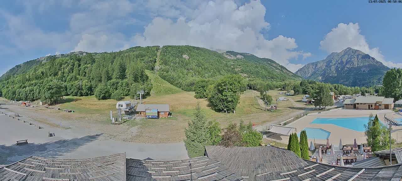 Pelvoux Vallouise Base Area Live Cam - Briancon, Hautes-Alpes, Provence-Alpes-Cote d’Azur, France