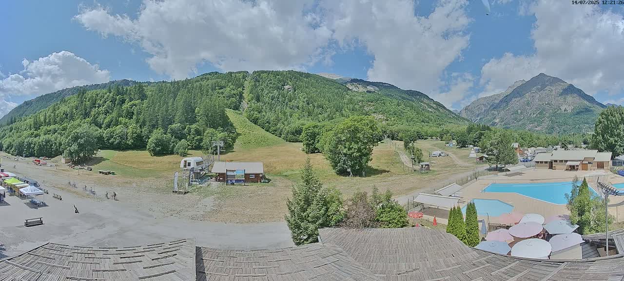 Pelvoux Vallouise Base Area Live Cam - Briancon, Hautes-Alpes, Provence-Alpes-Cote d’Azur, France