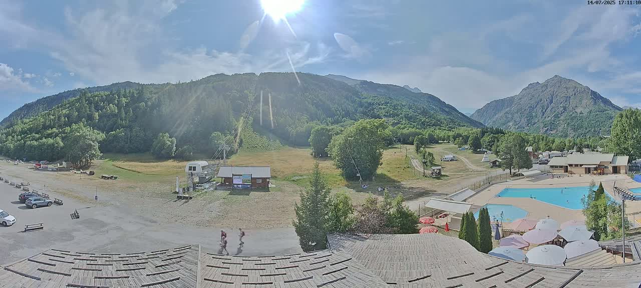 Pelvoux Vallouise Base Area Live Cam - Briancon, Hautes-Alpes, Provence-Alpes-Cote d’Azur, France