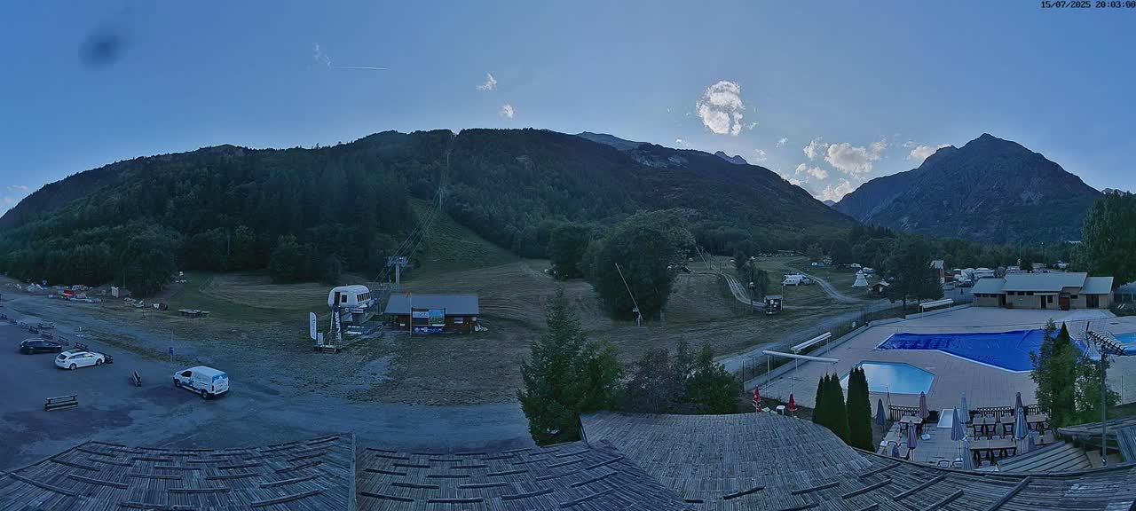 Pelvoux Vallouise Base Area Live Cam - Briancon, Hautes-Alpes, Provence-Alpes-Cote d’Azur, France