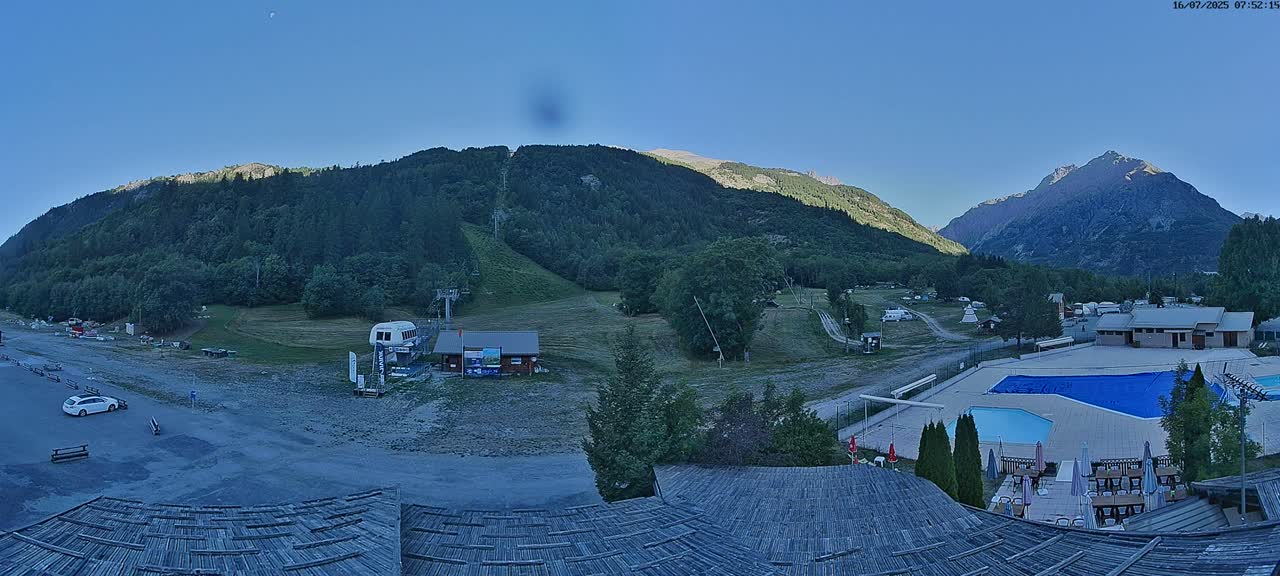 Pelvoux Vallouise Base Area Live Cam - Briancon, Hautes-Alpes, Provence-Alpes-Cote d’Azur, France