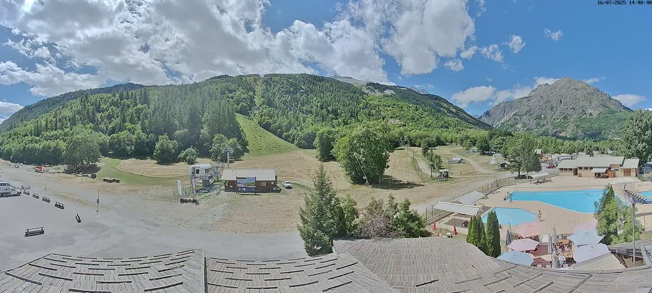 Pelvoux Vallouise Base Area Live Cam - Briancon, Hautes-Alpes, Provence-Alpes-Cote d’Azur, France