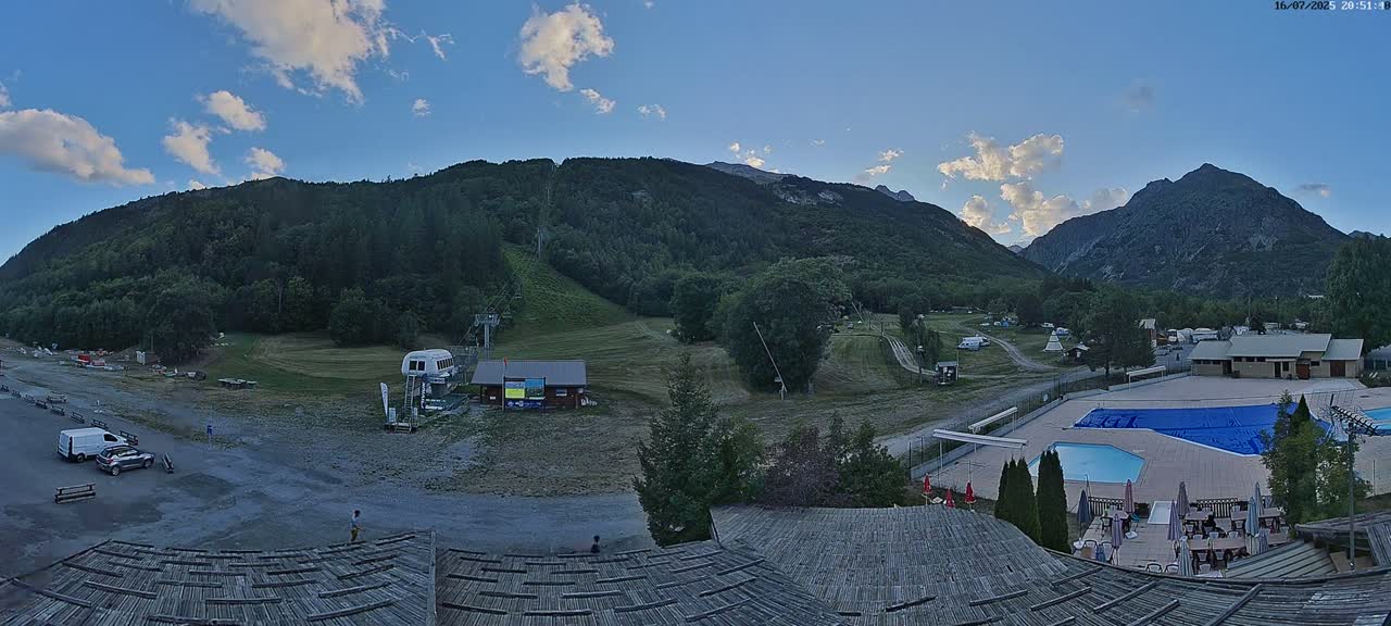 Pelvoux Vallouise Base Area Live Cam - Briancon, Hautes-Alpes, Provence-Alpes-Cote d’Azur, France