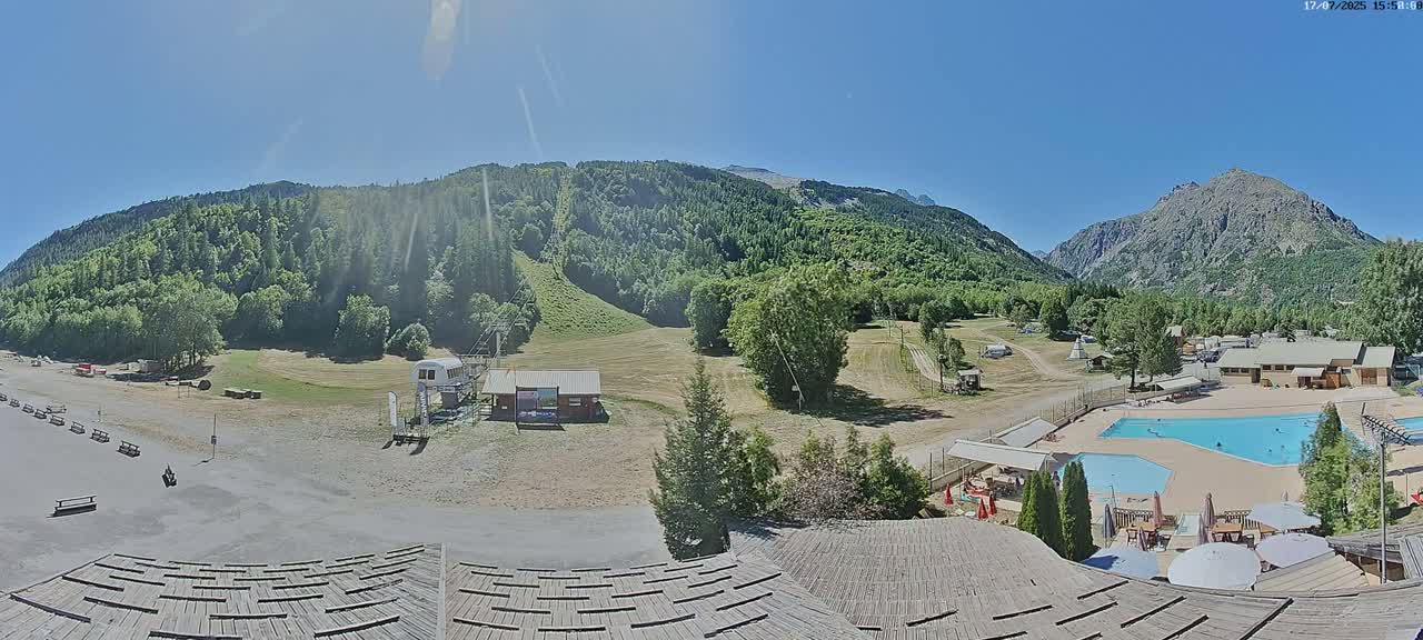 Pelvoux Vallouise Base Area Live Cam - Briancon, Hautes-Alpes, Provence-Alpes-Cote d’Azur, France