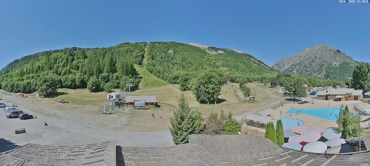 Pelvoux Vallouise Base Area Live Cam - Briancon, Hautes-Alpes, Provence-Alpes-Cote d’Azur, France