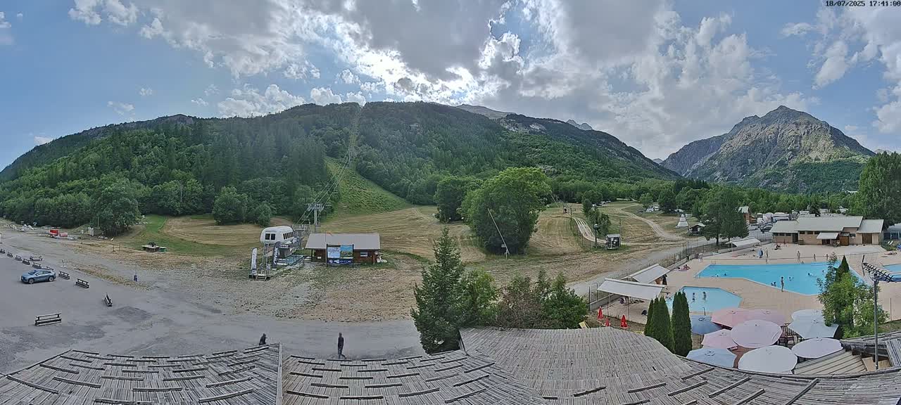 Pelvoux Vallouise Base Area Live Cam - Briancon, Hautes-Alpes, Provence-Alpes-Cote d’Azur, France