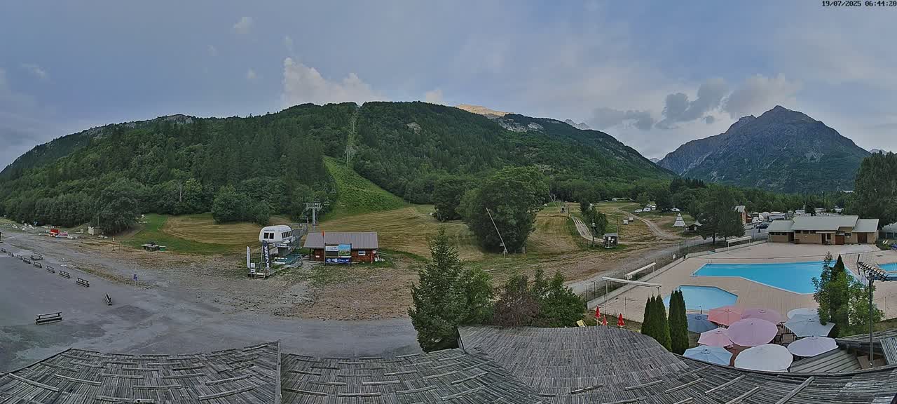 Pelvoux Vallouise Base Area Live Cam - Briancon, Hautes-Alpes, Provence-Alpes-Cote d’Azur, France