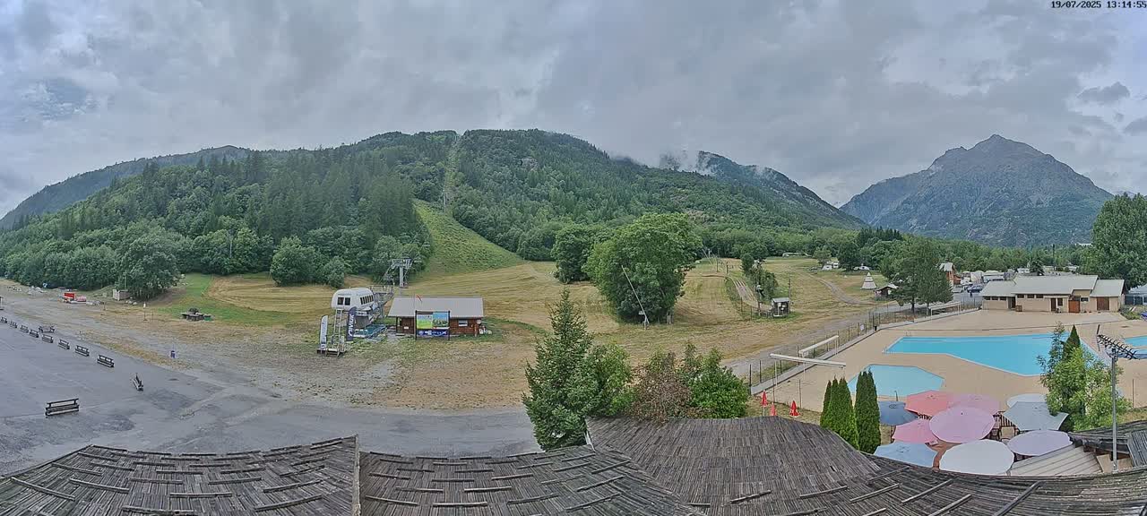 Pelvoux Vallouise Base Area Live Cam - Briancon, Hautes-Alpes, Provence-Alpes-Cote d’Azur, France