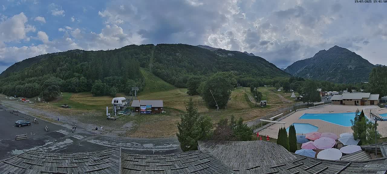 Pelvoux Vallouise Base Area Live Cam - Briancon, Hautes-Alpes, Provence-Alpes-Cote d’Azur, France