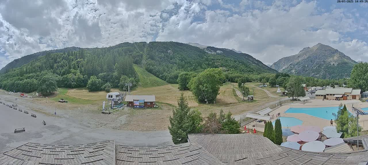 Pelvoux Vallouise Base Area Live Cam - Briancon, Hautes-Alpes, Provence-Alpes-Cote d’Azur, France
