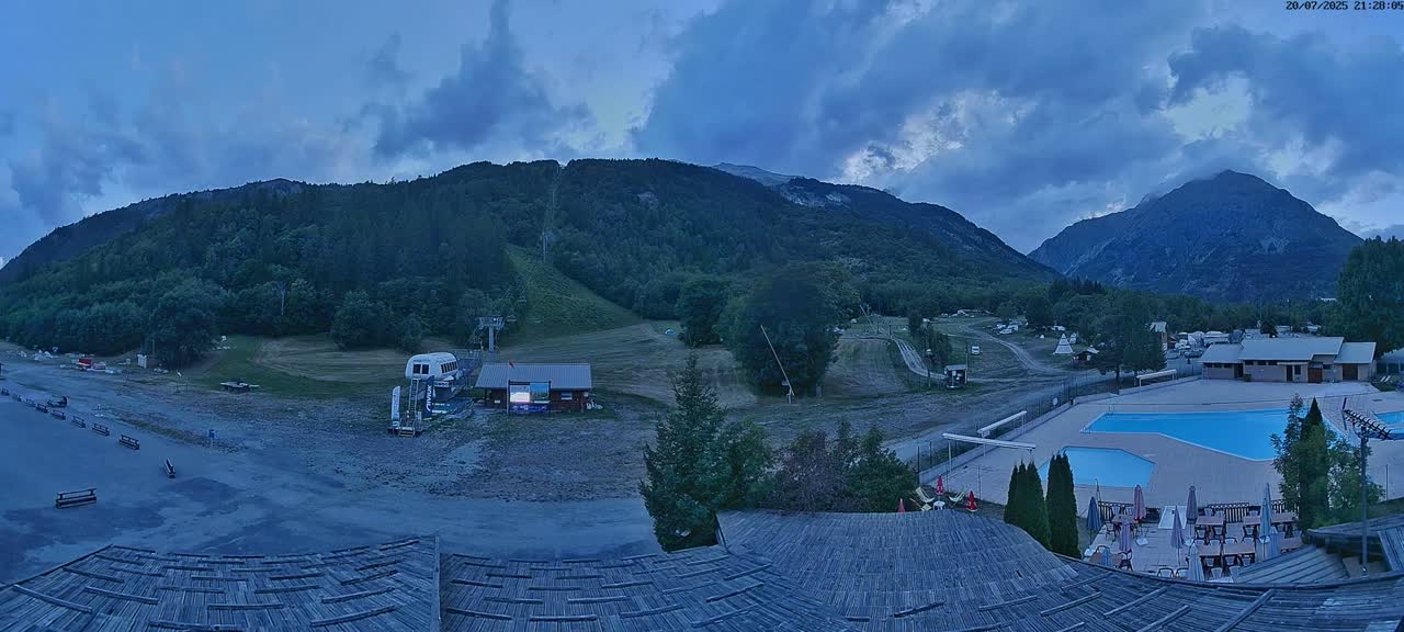 Pelvoux Vallouise Base Area Live Cam - Briancon, Hautes-Alpes, Provence-Alpes-Cote d’Azur, France